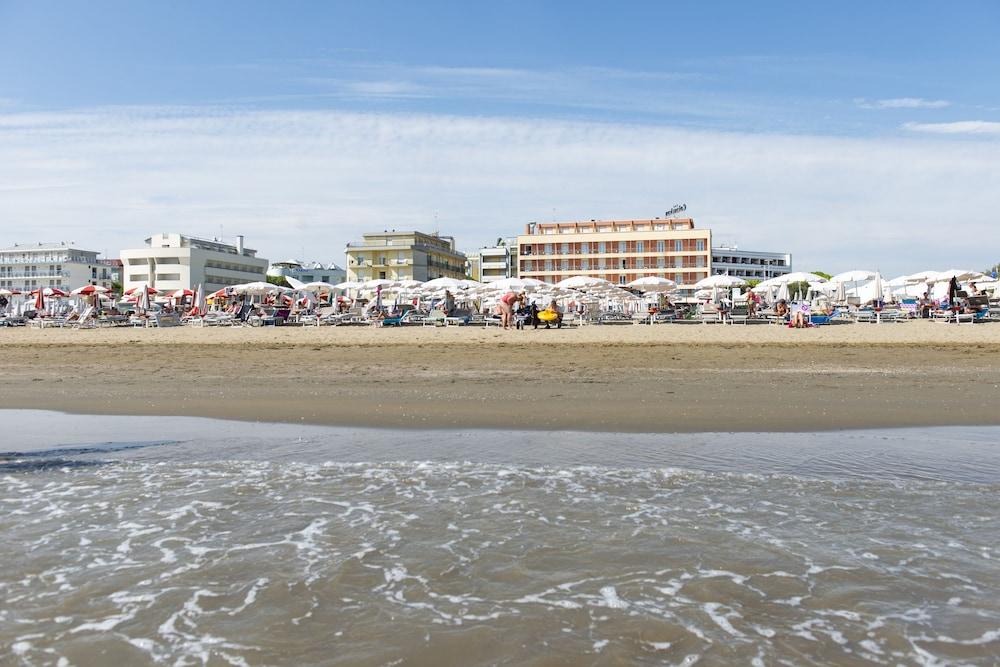 Columbus Hotel 3*